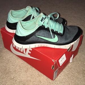 NIKE Grey and Turquoise Sneakers